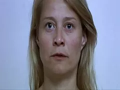 האבא החורג פשוט לא יכול לקבל מספיק סרטי בקס חינם מהבת החורגת והסקסית שלו