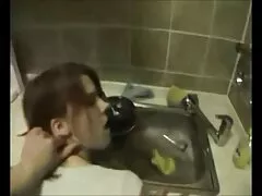 חברות קטנות משחקות לסובב את סרטי סקס לצפיה חינם הבקבוק וללקק את הכוס ולהזדיין