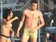 גנגבאנג עבד סרטי סקס ארוכים חינם מיני, המתבגרת חסרת האונים, קייסי דין, הייתה בדרכה לצפות בסבתא שלה