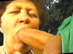 המתבגרת הלוהטת קונסטנס משתעשעת בתחת שלה ומטיחה על המיטה סרטי סקס חינם צעירות