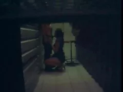ילדה סקסית בתחפושת חמוד של דוב קופצת על סרטי סקס חינם זין ומוצצת זין