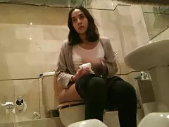 סבתא החרדנית שלי מצטרפת אליי ואל החברה סרטי סקס חינם צעירות שלי בשלישייה לוהטת