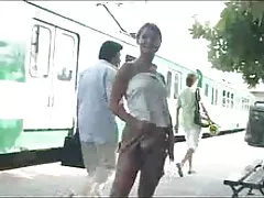 בני נוער קטנטנים בשלוש כיוונים זוללים סרטים ארוטיים לצפייה ישירה בחינם שלונג ארוך