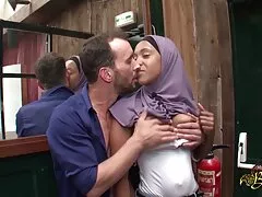 Busty Milf סרטים חינם מוניקה ורוניקה Vain לוקחת זין גדול בערך